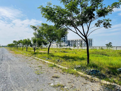 Land For Sale & Rent Along Samdech Hun Sen Blvd / 洪森大道(60米路)黄金地段出售与出租