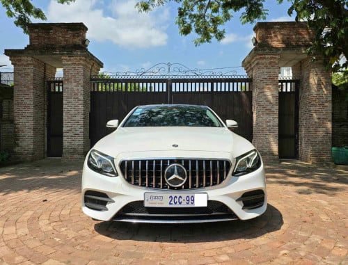 Mercedes Benz E200 AMG 2019 ( ម្ចាស់ដើមទិញខ្លាញ់គោ )