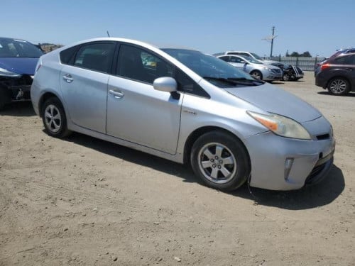 Toyota Prius 2013 អត់បុកអត់ច្រេស បើកទូថ្ងៃនេះ