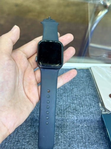 I watch Series 4 តួស្អាត 97% ទំហំ 40mm Color Black