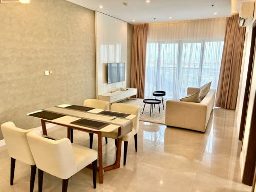 The Peninsula 2 bed, 2 bath Condo, free indoor parking, special season offer!