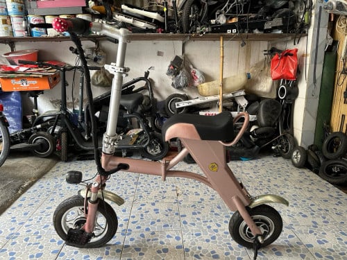 កង់អាគុយប្រើលីចូម