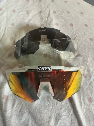 វ៉ែនតា ដូរកញ្ចក់បាន ៣ ពណ៍