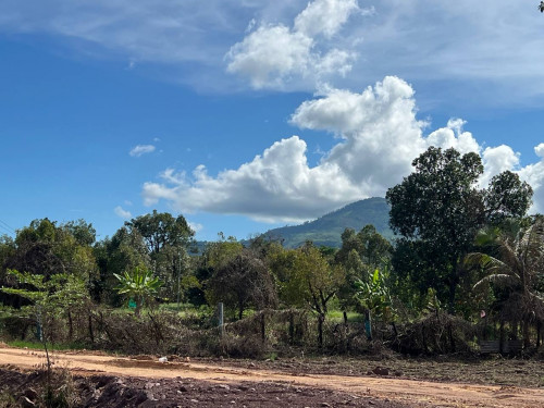 🏞️ ដីលក់ជាប់មាត់ព្រែក ប្រវែង ៣០០ មែត្រ / Riverside Land For Sale – 300 Meter Wide Along Riverfront