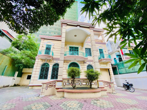 Big Villa For Rent in BKK1 Good For School Office NGO 21m x 33m