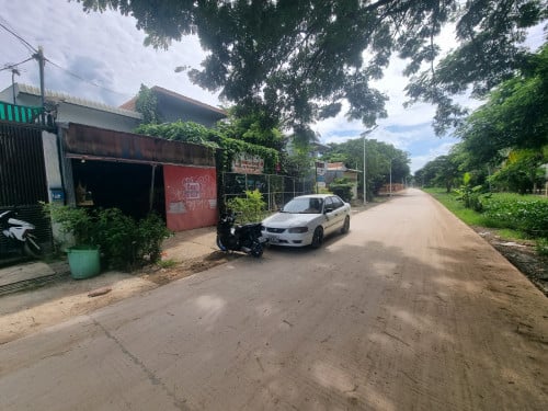 ផ្ទះលក់ទំហំដី86mការេ​ កណ្ដាលក្រុងបាត់ដំបងទីតាំងជិតសាលារៀន​ 092 885 005/ 096 917 9991