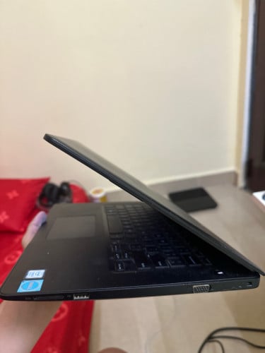 លក់laptopបន្ទាន់ មិនធ្លាប់ផ្លាស់ប្ដូរថ្ម ឬគ្រឿងបន្លាស់ផ្សេងៗទេ
