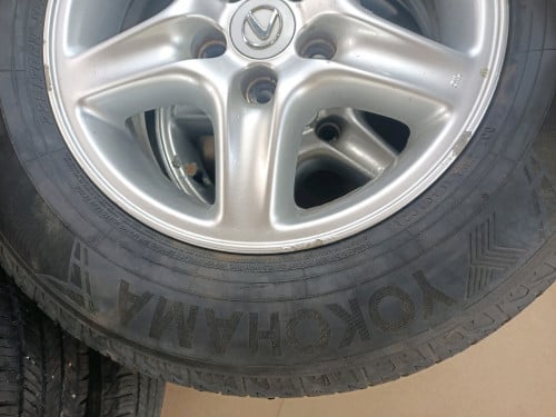 លក់យ៉ាន់ និងសំបកកង់ទ្បាន១ឈុត