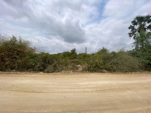 ដីលក់បន្ទាន់ក្បែរប្រលានថ្មី