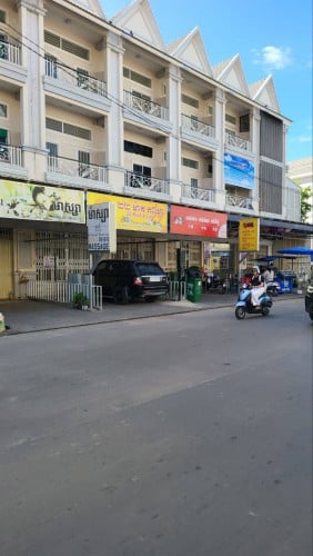 ផ្ទះអាជីវកម្មពីរល្វែងលក់​បុរីភ្នំពេញថ្មី​ផ្លូវ1007​ ជិតAeon2​ ភ្នំពេញ​ថ្មី​ សែន​សុខ​