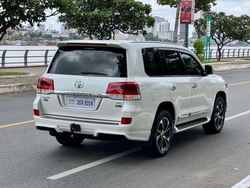 Land Cruiser 011ខួប60ឆ្នាំឡើង021ក្រៅក្នុង