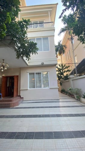 វីឡាភ្លោះសម្រាប់ជួល ក្នុងបុរីប៉េងហួត បឹងស្នោរ គម្រោងទី១