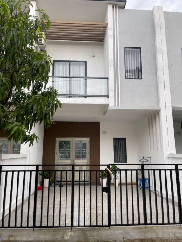 ផ្ទះល្វែងកូនកាត់ ជួល 200$ ក្នុងមួយខែ