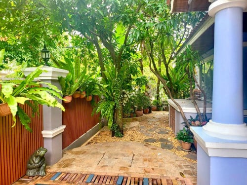 វីឡាមានអាងហែលទឹកសម្រាប់ជួល | Villa with swimming pool for rent