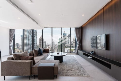 Luxurious 3 Bedrooms Apartment for RENT in BKK1 with Hotel Standard