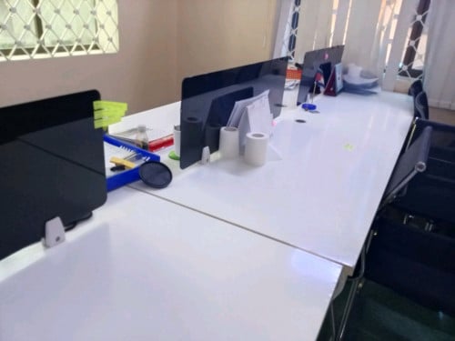 តុធ្វើការអង្គុយបាន៤នាក់