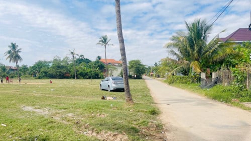 ដីលក់ជិតកំពង់ផែស្វ័យយ័តភ្នំពេញ