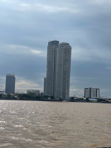 រស់នៅលំហែជាប់មាត់ទឹក