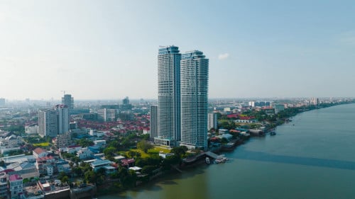 រស់នៅលេីកំពូលដូចឋានសួគ៌