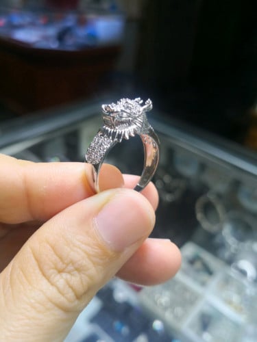 ចិញ្ចៀននាគប្រាក់