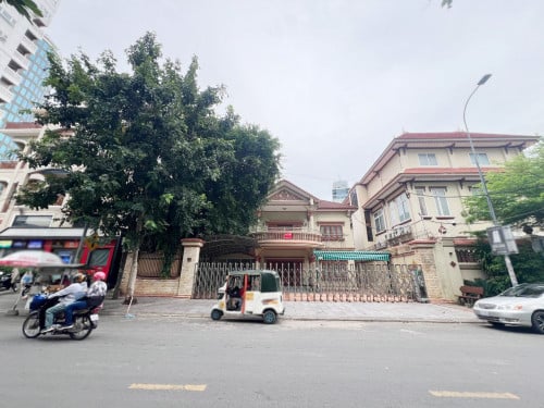 វីឡាសម្រាប់ជួលនៅបឹងកេងកង1 | Villa for rent at BKK1