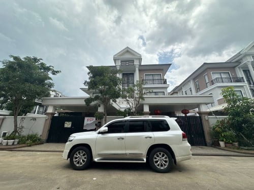 វីឡានៅប៉េងហួតសំរាប់ជួល 1500$