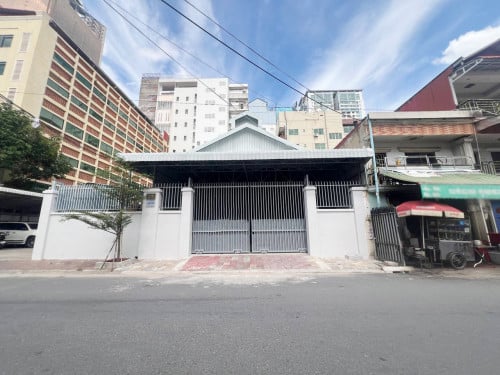 ឃ្លាំងសម្រាប់ជួល នៅបឹងកេងកង2 | Warehouse for rent at BKK2