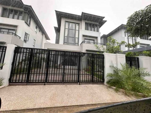 វីឡាឃ្វីនAសម្រាប់ជួល នៅក្នុងបុរីជីបម៉ុង ដឹផាកលែន ផ្លូវឯ.ឧ ជាសុផារ៉ា