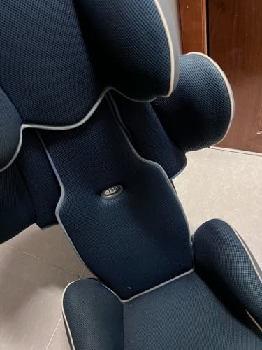 កៅអីសុវត្ថិភាពក្មេង (Child Car Seat/Booster Seat) សម្រាប់ដាក់ក្នុងរថយន្ត