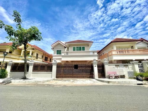 វីឡាទោលលក់នៅបុរីសាន់វេទួលគោក