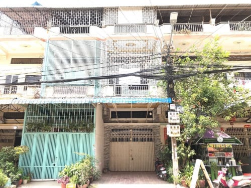 ផ្ទះល្វែង