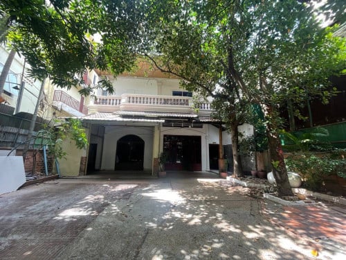 ផ្ទះសម្រាប់ជួល នៅជិតរង្វង់មូលផ្សារដើមថ្កូវ