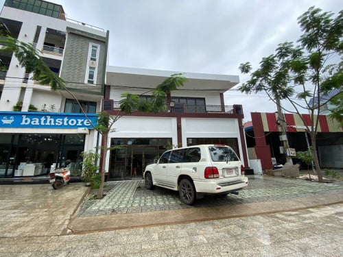 ផ្ទះ 2 ល្វេងជាប់គ្នាជួល 550$ ទល់មុខ សាកលវិទ្យាល័យជាតិអង្គរ