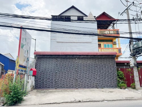 ផ្ទះអាជីវកម្ម (E0E1E2) សម្រាប់ជួល នៅព្រែកប្រា  | Shophouse for rent at Prek Pra