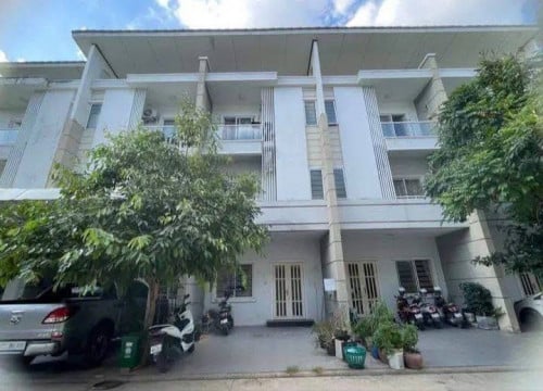 - ផ្ទះសម្រាប់ជួលបុរីវ៉ារីណាផ្លូវ២០០៤ / House for rent in Borey Varina street 2004