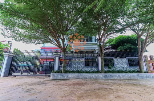 ផ្ទះលក់ក្នុងក្រុងសៀមរាប-ជិតអនុវិទ្យាល័យ អរញ្ញរង្សី/House for Sale in Krong Siem Reap