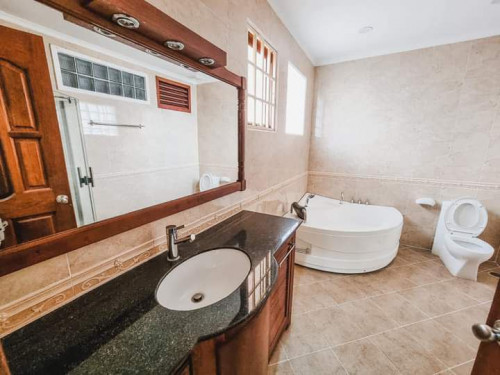 ✨BKK1 | 3-Bedroom Serviced Apartment For Rent