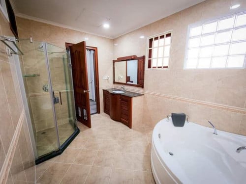 ✨BKK1 | 3-Bedroom Serviced Apartment For Rent