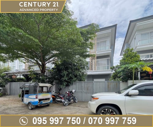 🏘 វីឡាភ្លោះ (Twin) ក្នុងបុរី វ៉ារីណា ដឹសែនសុខ ត្រូវការលក់បន្ទាន់ខ្លាំង