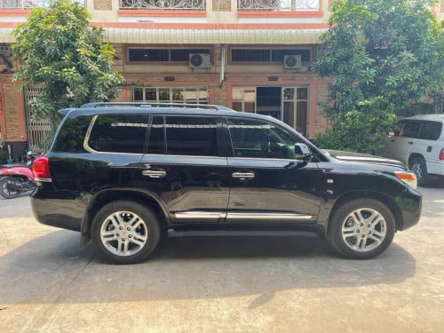 Toyota Land Cruiser ម៉ាស៊ូត V8 Full VIP 2009  black colour