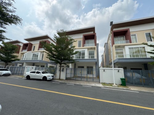 ផ្ទះភ្លោះ​លក់តំលៃក្រោមទីផ្សារ