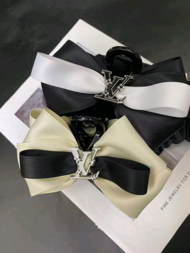 ដង្កៀបម៉ូតស្អាតៗ