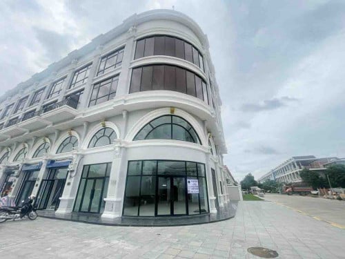 ផ្ទះអាជីវកម្មកែងលើផ្លូវភ្លោះ342 ឆ្ពោះទៅកាន់ក្រសួងដែនដី