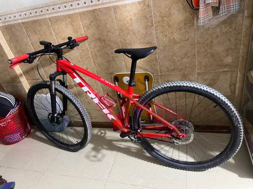 កង់ Trek Malin 5 conditions 97% ថ្មី តម្លៃ 310$ សំនុំស៊ីន