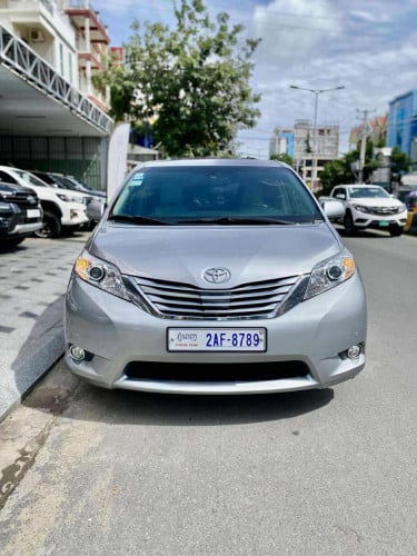 Toyota Sienna ឆ្នាំ2012