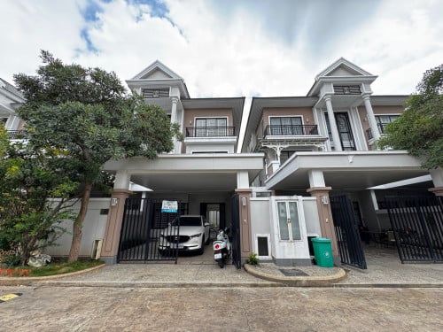 គម្រោង បុរីប៉េងហួត ម៉ុងរឹទ្ធី