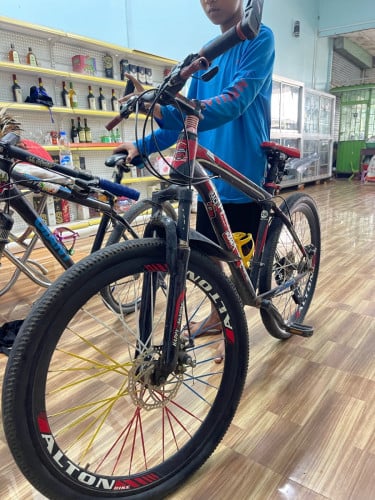 កង់ស្អាត អត់មានពេលជិះ បងប្អូនចង់បានហាត់ប្រាណទាក់ទងមក អាចផ្ញើបានគ្រប់ខេត្ត ធានាកង់មិនខូចកង់នៅស្អាត