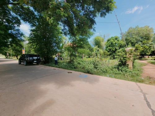 ដីភូមិលក់បន្ទាន់