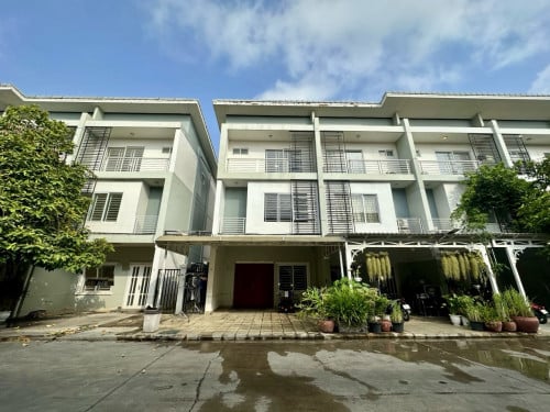 💥វីឡាកូនកាត់ LC2 លក់តម្លៃសក្រោមទីផ្សារ (ផ្ទះសល់ចំហៀង)ក្នុងបុរីប៉េងហួតបឹងស្នោរ គំរោង4