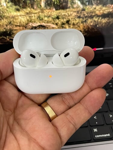 AirPods Pro 2nd Generation lightning 99%